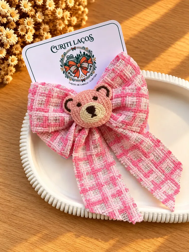 Laço Linho e Crochê Bear Rosa - Bico de Pato